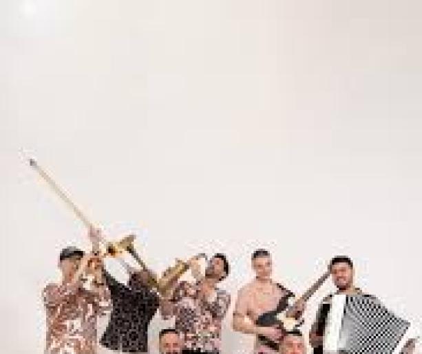 Mirko Casadei e la sua Popular Folk Orchestra: il cuore pulsante della musica di Riccione