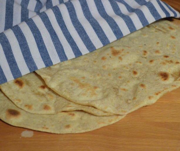 Romagnola PIADINA (PIADA) is eaten with your hands!!!