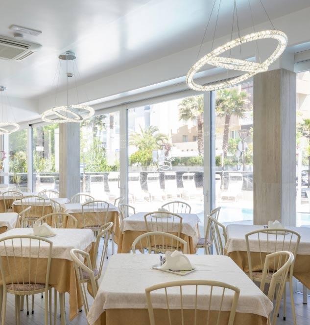 hotelroyalriccione de service 013
